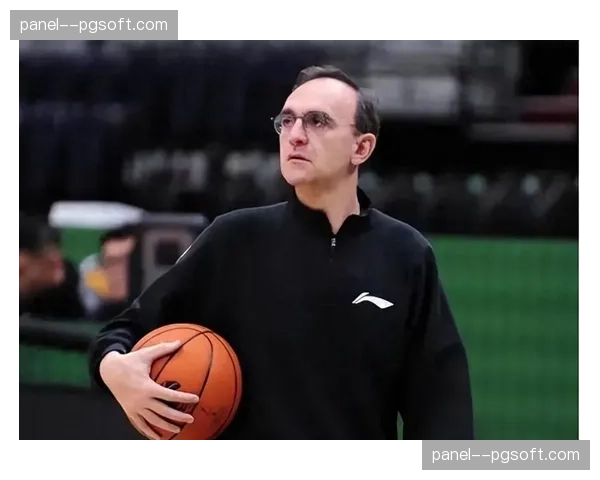 西班牙战术大脑乌戈·洛佩斯0.5秒误差边线球战术改写比赛格局